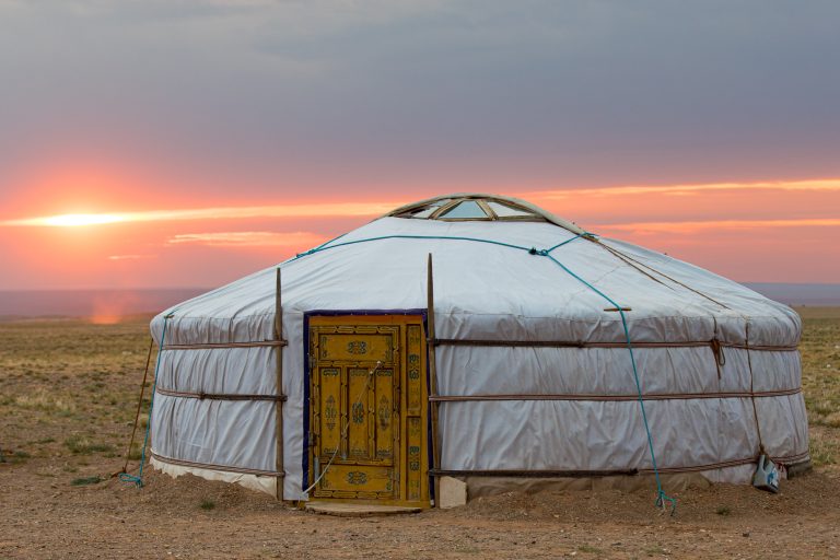 Highlights, Mongolia, Tsagaan Suvarga