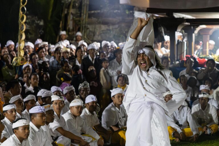 Sanda Temple Ceremonies – West Bali